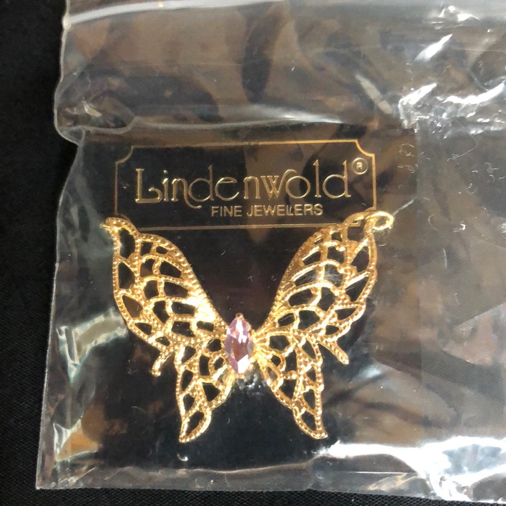 Butterfly pin with amethyst stone